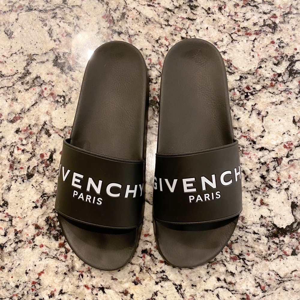 MEN’S GIVENCHY SLIDES
